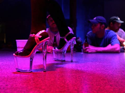 Striptease/Lapdance Finde eine Prostituierte Merl