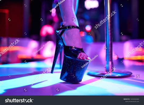 Striptiz Spolni zmenki Koidu