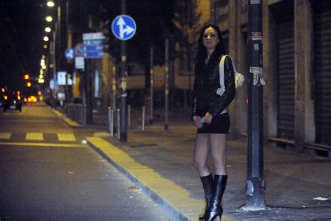 Find a prostitute Garbagnate Milanese